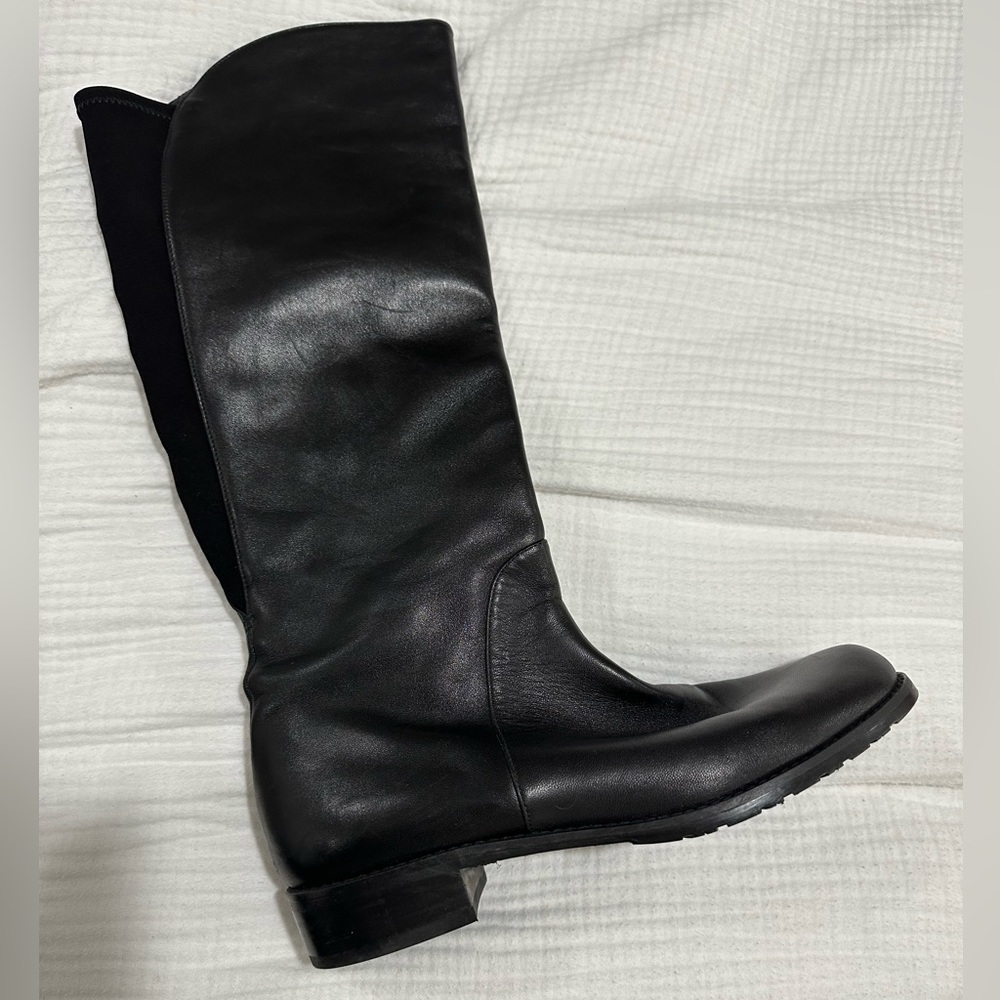 Stuart weitzman boots that go below the knee   Black leather and fabric